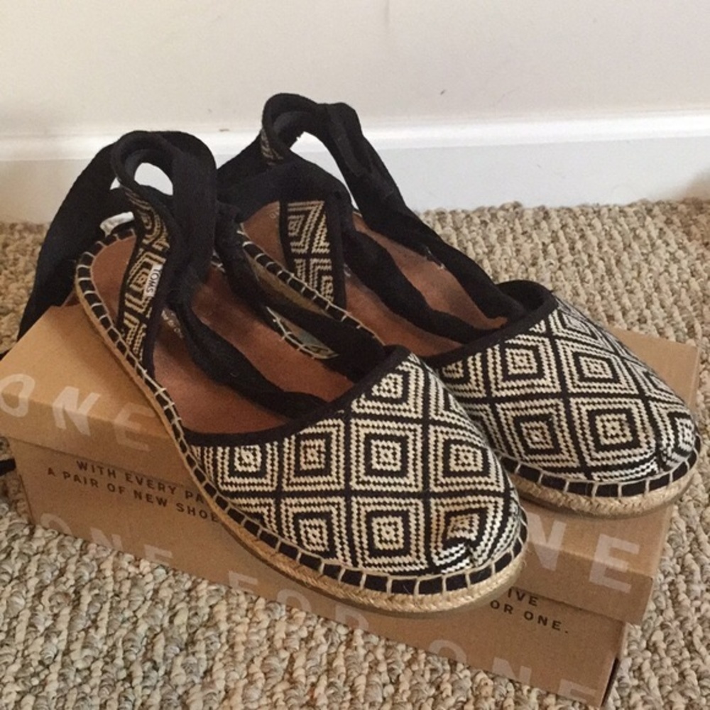 Toms Wraparound Sandals